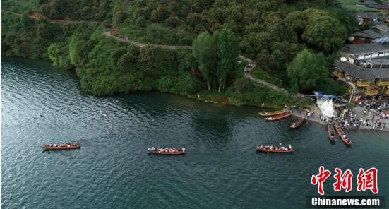 八月的泸沽湖景色迷人 看醉游人