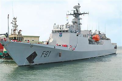 原文配图：“世纪号F91”巡逻舰抵达尼日利亚。