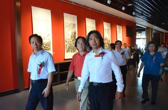 王鑫生“共筑长城 呼唤和平”画展在京启幕