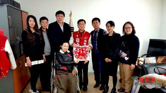 会见合影