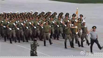 来中国参加阅兵的都是穷国弱国？