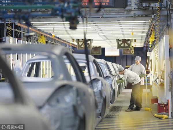 Car plant workers on production line. [Photo: VCG]