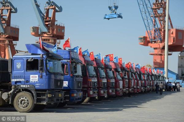 Chinese trucks carrying first trade goods are pictured parked at the Gwadar port, some 700 kms west of Karachi on November 13, 2016. [Photo: VCG]