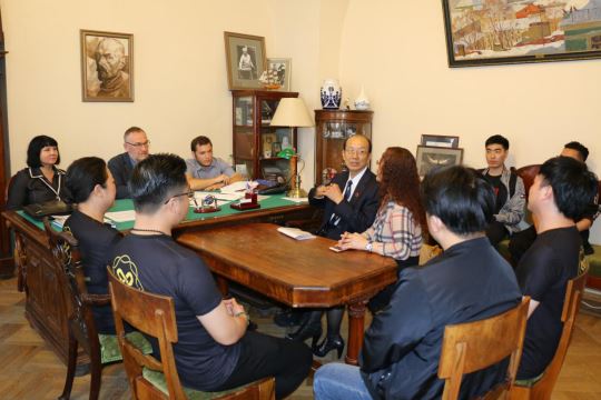 赣州市政府“金丝结”文化交流代表团访问圣彼得堡艺术家协会 赣州市政府“金丝结”文化交流代表团访问圣彼得堡艺术家协会