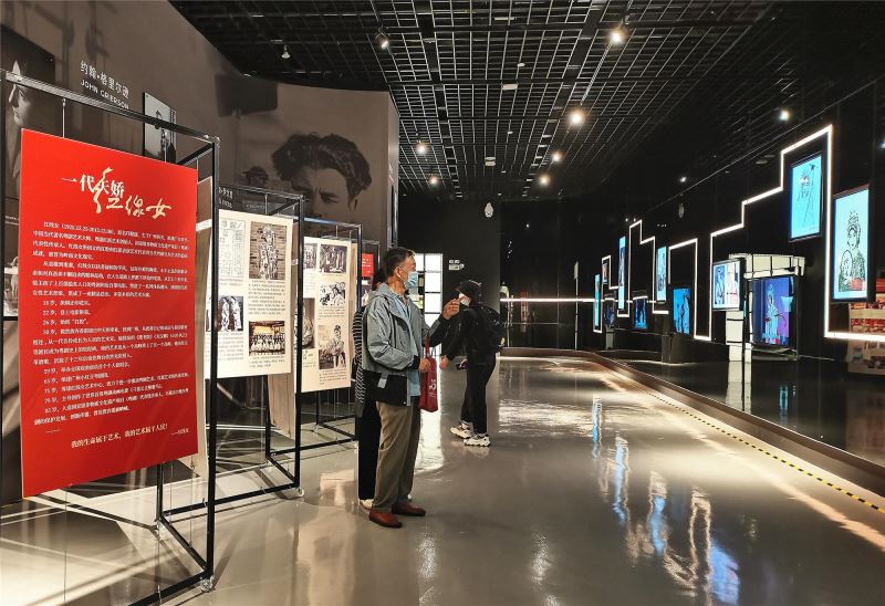 【雲上嶺南】Foi inaugurada oficialmente a exposição de imagens de um artista da Ópera Cantonesa 红线女纪实影像展开幕