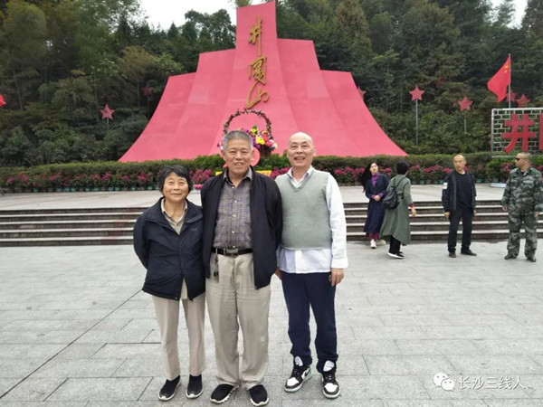 《那年》|曾山 -- 读《谭谈：山在云里躲迷藏——三清山一日》有感