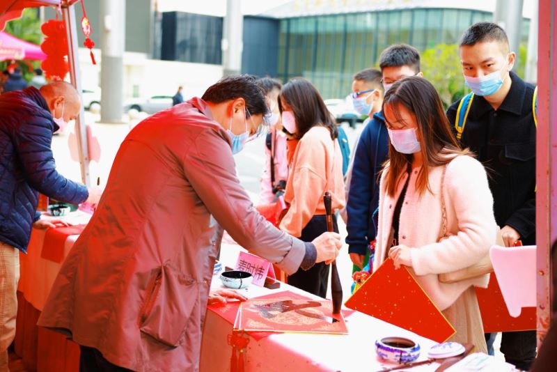 【老广贺春·葡语】Experimente o Ano Novo Lunar Chinês!  年俗新玩法，在非遗年货墟市感受年味