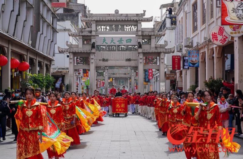 【老广贺春•葡语】Grande Desfile de Gongos e Tambores na Rua Pai Fang em Chaozhou 声震百里！潮州大锣鼓巡游牌坊街