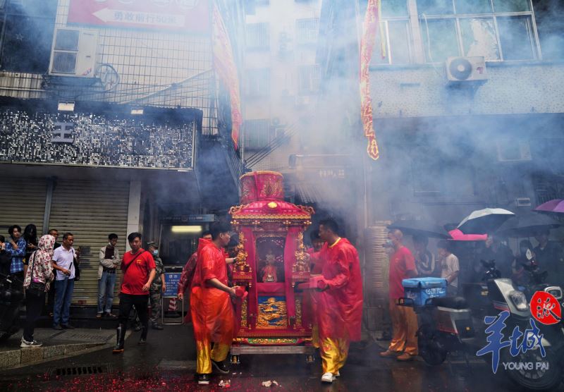 【大美广东·葡语】O aniversário de Mazu, a Deusa do Mar, celebrado com a devida solenidade 狮舞助兴、鼓乐齐鸣！来感受广州CBD