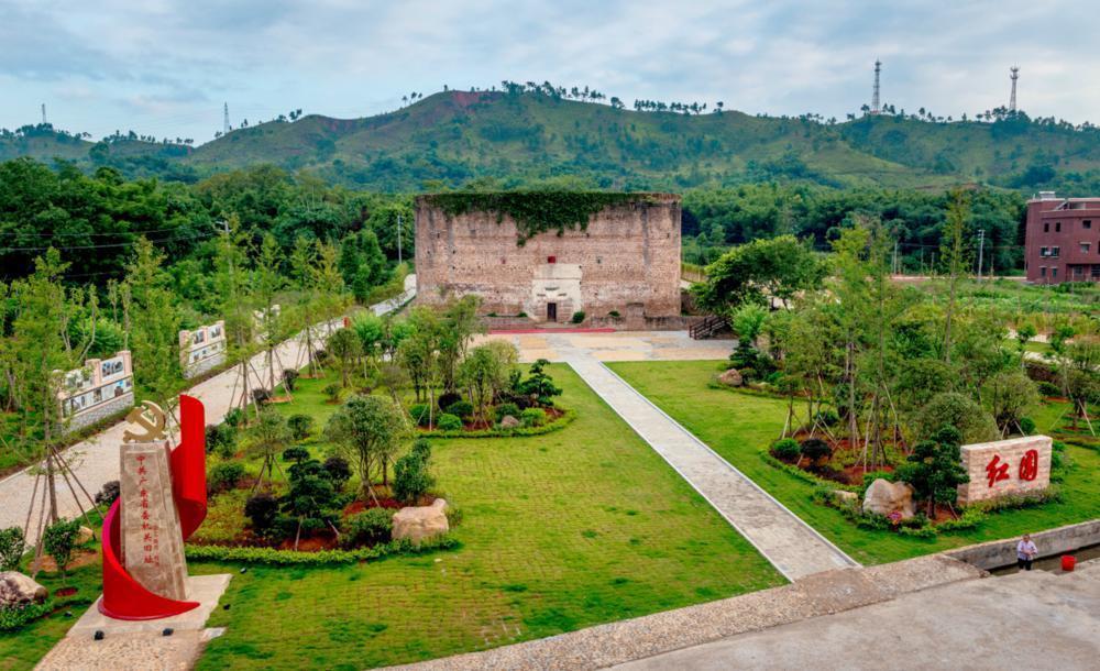 【大美广东·葡语】As casas de estilo Hakka atraem multidões de visitantes 韶关始兴“围楼热”吸引游客访古探幽，感受百年围楼之美