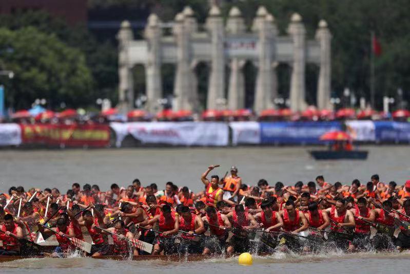 【大美广东·葡语】Corrida de barcos-dragão em Guangzhou a 17 de Junho! 2023年广州国际龙舟邀请赛6月17日挥桨逐浪