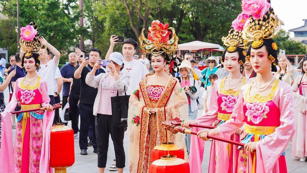 【大美广东·葡语】A lichia de Zengcheng entretém os turistas no Palácio de Huaqing 广州增城荔枝与西安华清宫梦幻联动