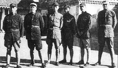 资料图：太行山八路军总部领导(左起)左权、彭德怀等。