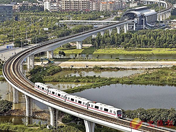 ■未來地鐵將串聯粵港澳大灣區主要城市。圖為廣州地鐵運營的列車。 資料圖片