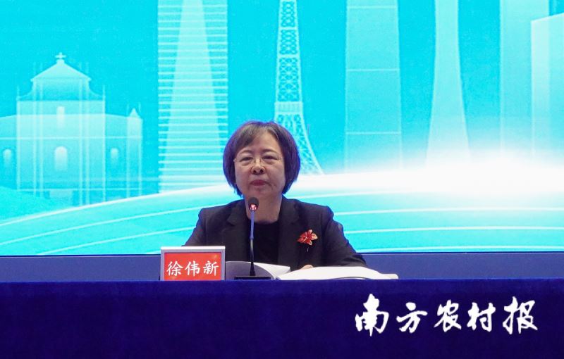 中国国家创新与发展战略研究会候任会长、原中央党校副校长徐伟新。