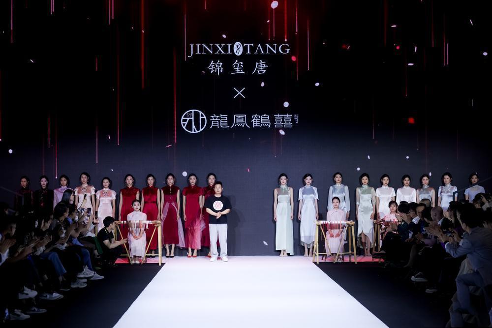 【大美广东·葡语】Semana da Moda de Shenzhen mostra estilo do património nacional 深圳：原创时装周开幕，演绎非遗国风