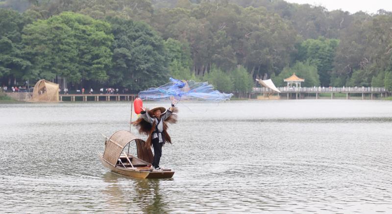 【大美广东·葡语】O Parque Luhu de Guangzhou organiza um espectáculo de fundição em rede 麓湖公园新景观——渔翁撒网